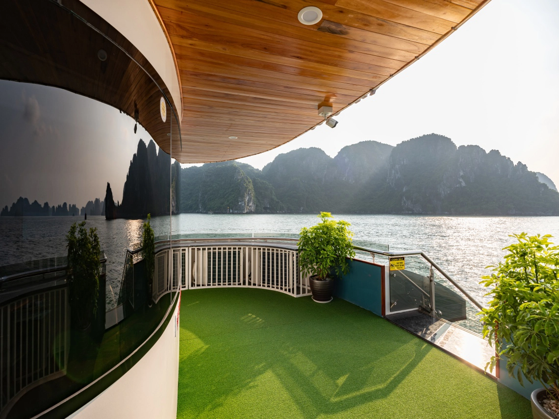 一日游 | 乘坐 Sunlight Grand Cruise 探索下龙湾